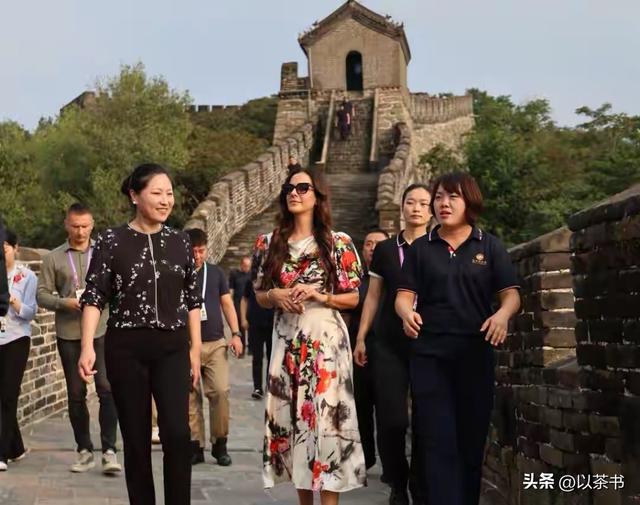 故宫为她开放！塞尔维亚第一夫人穿中国红北京一日游，美得不像话