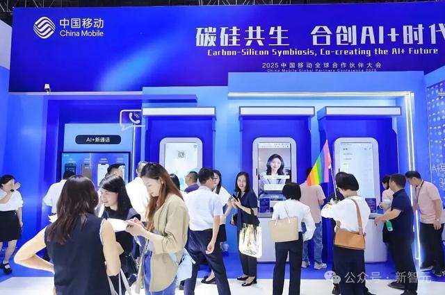 你的下一个「爱豆」不一定是真人，也可以是AI豆