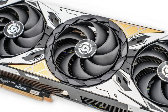 自带屏幕的主机—联力207D+9950X3D+ROG B850-F+索泰5070Ti装机