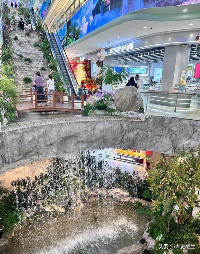 又一巨头倒下！疯狂关店11万家，为什么我们都不愿意逛商场了？