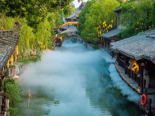 处暑逃离暑气！台儿庄古城的秋日限定：游船穿桥雾森氛围美到窒息