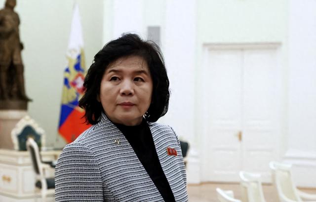 高市早苗后悔也晚了！朝鲜突然出手，导弹腾空而起，领导人亲临现场