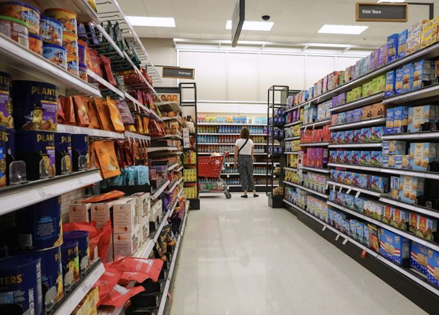 不许特朗普退出中美争锋，83岁拜登带病出山，一开口就冲着中国来