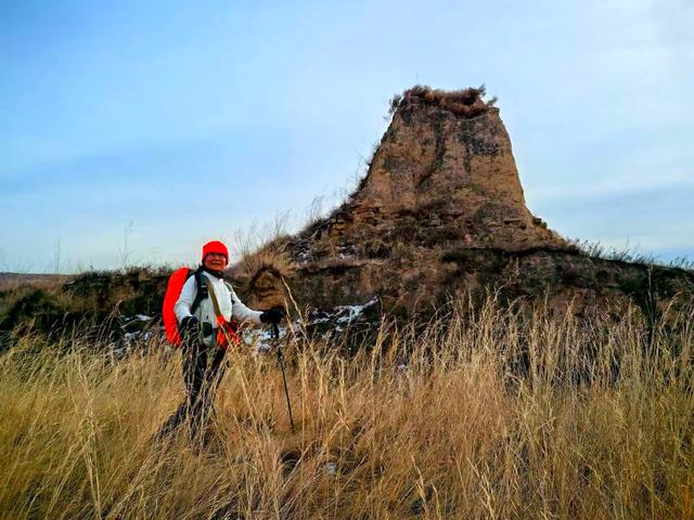 我的2025收官之旅：在府谷长城的陡坡上屁墩溜下
