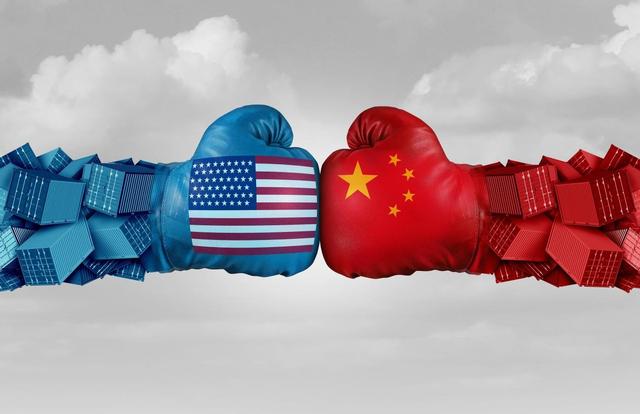 中方一步不退，推迟通话，虚张声势的特朗普改口：我在帮助中国