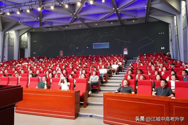 北大数院迎2025级本科新生，中国第一系名不虚传，数竞金牌收割机
