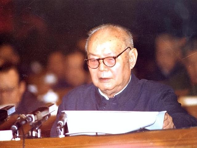 1976年，毛主席为何下令拿掉叶剑英的兵权？事后才知主席用心良苦