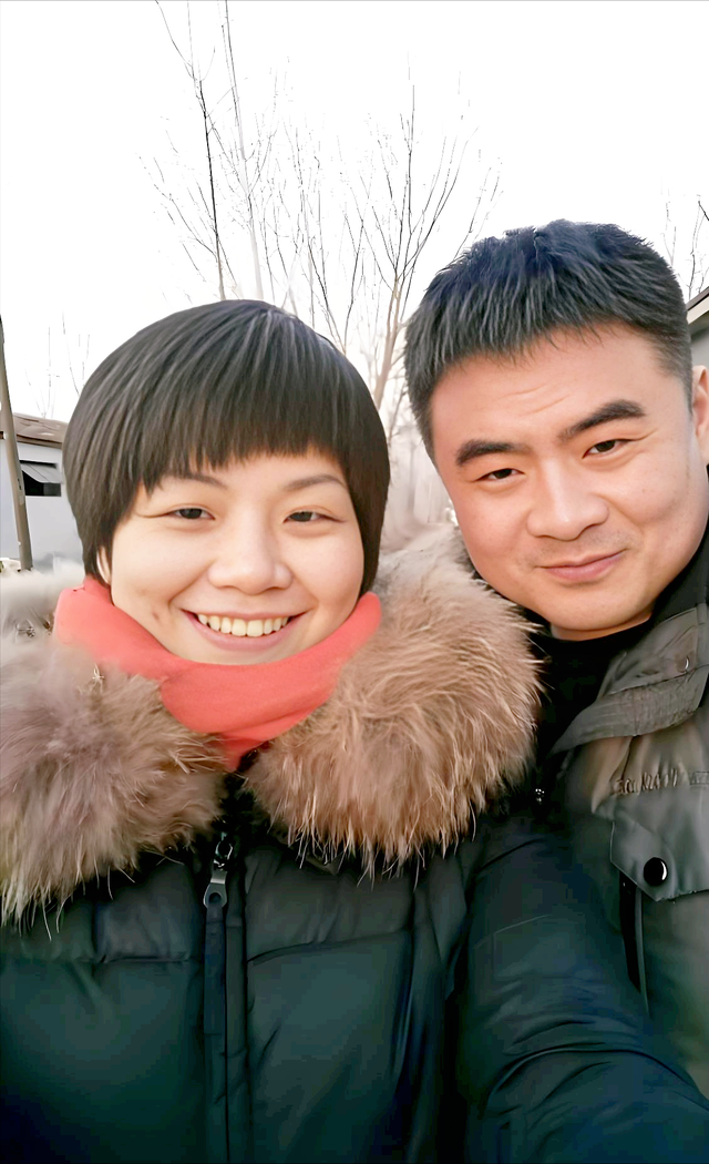 烈士栾留伟的妻子观礼阅兵盛典！债已还清，我会照顾好公婆和女儿