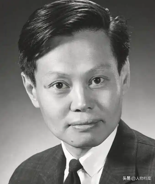 翁帆也没想到，丈夫杨振宁去世后，竟因生前一个举动再次口碑暴涨