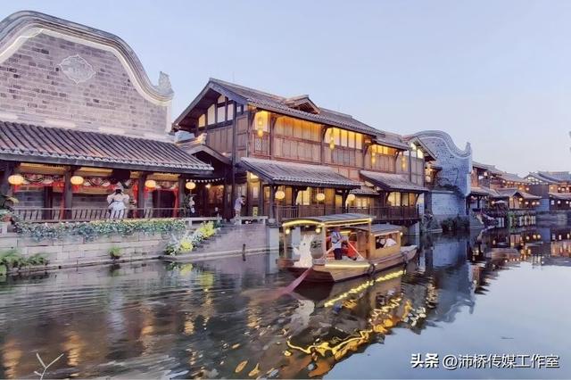 夜幕下的李庄古镇：灯笼点亮千年文化的魅力夜晚