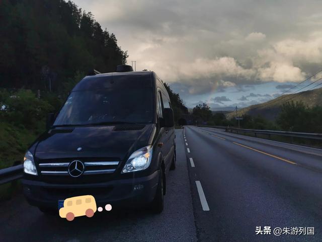 在挪威峡湾，一天三次轮渡，带来的震撼体验
