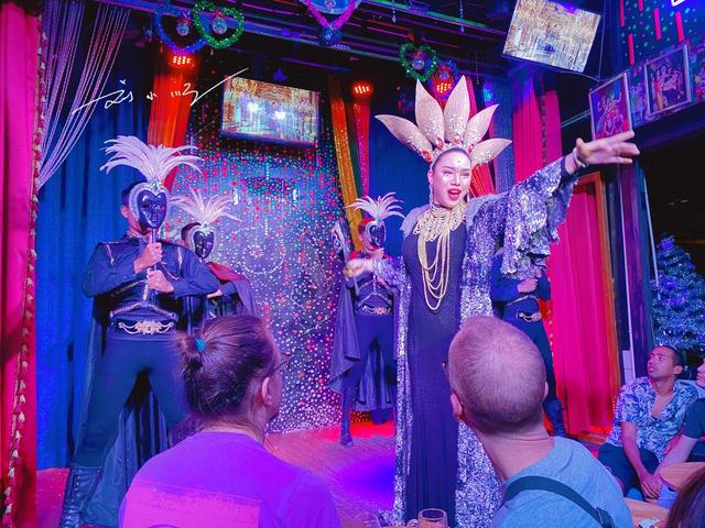 中国游客第一次看“泰国人妖”，为什么却说跟想象中不一样？