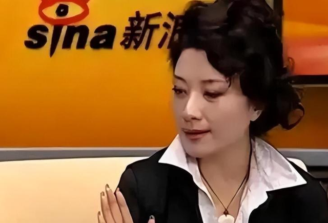 权色交易、陪睡上位，她压根不沾边，简直是娱圈的一股“清流”