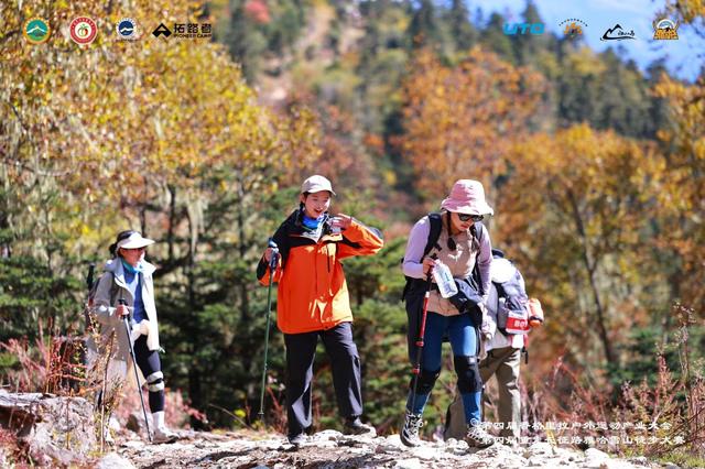 第七届云南省户外运动嘉年华 翻越雅哈雪山徒步赛落幕