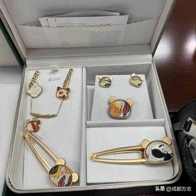来都来了，不带件“成都礼物”走怎么行啊！