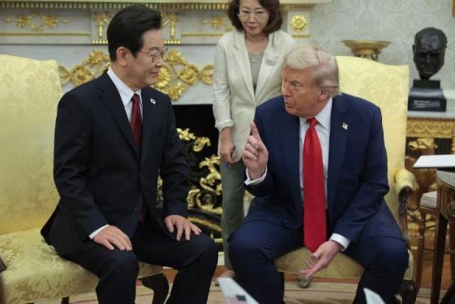 美西方嗅到不寻常信号！朝鲜领导人和普京要亲临九三阅兵现场，特朗普听到消息会不会坐不住了？