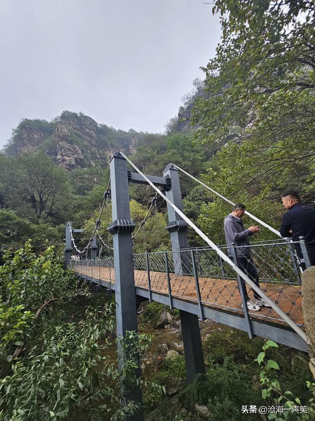 始祖山黑龙潭，松涛阵阵，飞泉流瀑，响声震天，国庆假期好去处！