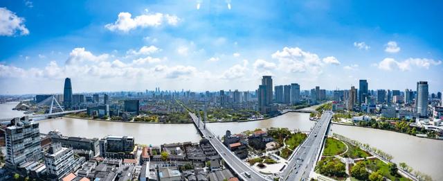 连续17年全球第一，这座城这个港真彪悍