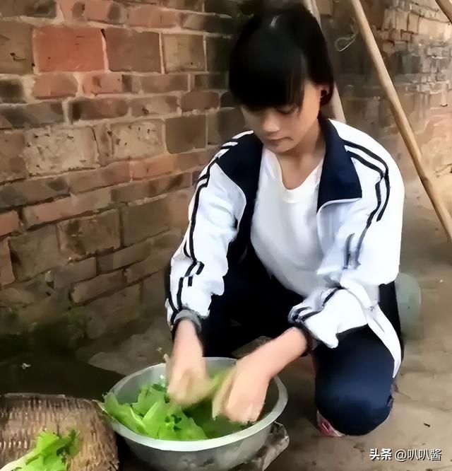 “卖身救父”5年后，那个谁给40万就嫁谁的女孩，如今过得怎样？