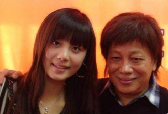 钱再多有什么用！梁小龙遗孀现状，给所有“老少恋”夫妻提了个醒