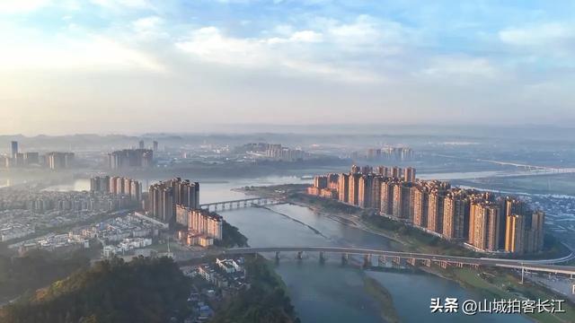 四川被大佛“庇佑”的城市，方言是正宗古蜀话，还有吃不够的美食
