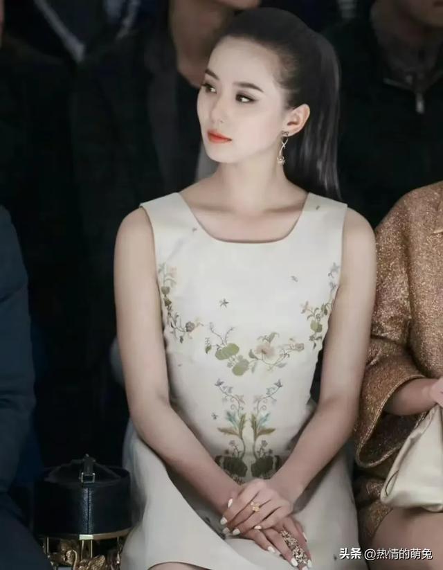 刘诗诗这个发型才是真正的大光明，还有人拿垫过的颅顶来比较