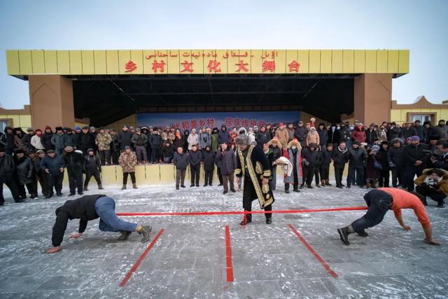 闯入冰雪童话世界！新疆冬季终极玩法，滑雪/摄影/民俗全搞定