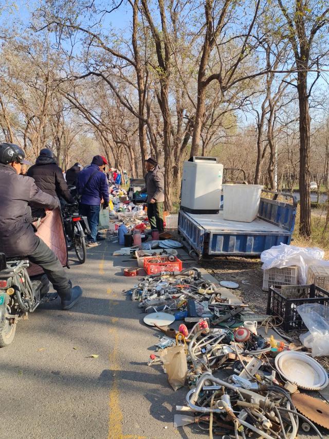 记录德州:岔河河堤上的大集,人山人海,异常热闹