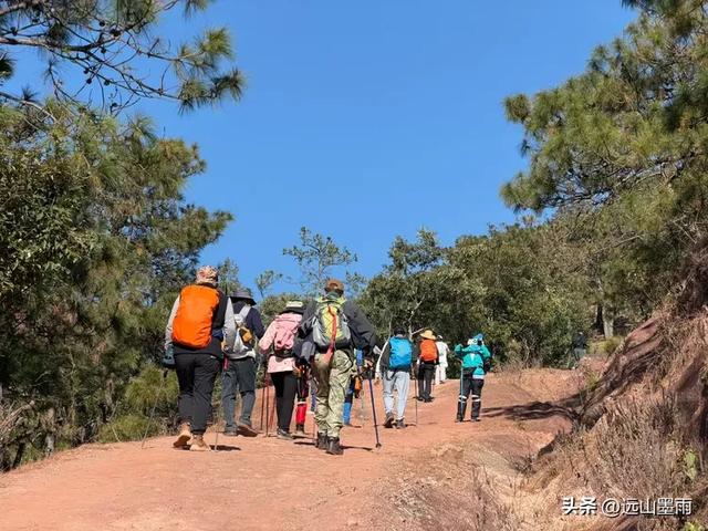 新年登高、祈愿美好，攀登富民金铜盆山，我们用徒步迎接2026