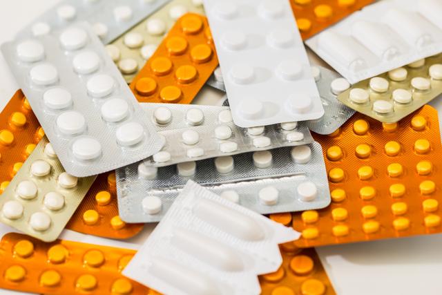 老年人出现脑萎缩怎么办？科学使用6种药物，积极改善大脑代谢