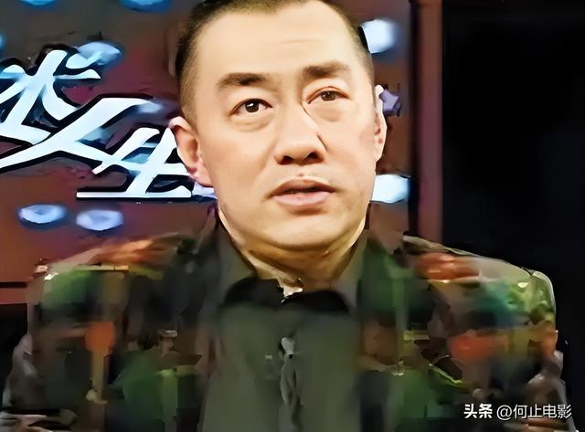 他因春晚一炮而红，做完歌手当局长，无儿无女，去世13年无人知