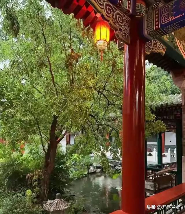 李湘在平台晒自家北京小院，大到让网友以为是景区，真的太有钱了