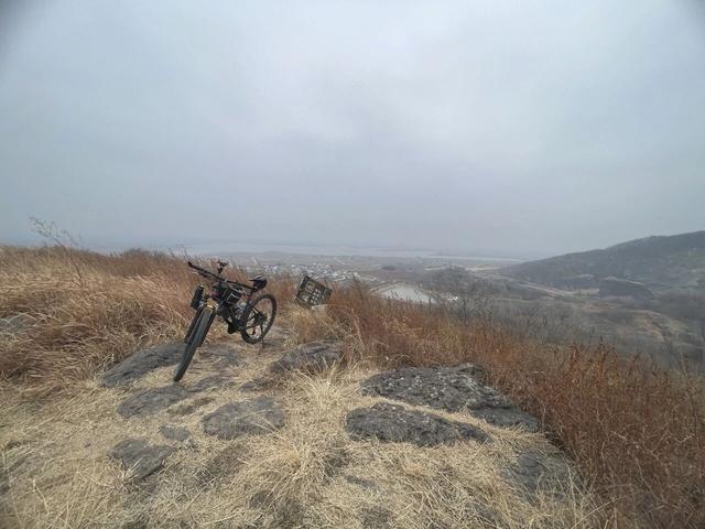 骑游六合恋山坝上草原看杀年猪民俗