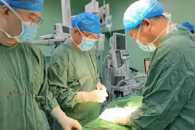 北京医生“双城记”丨守护患儿“生命中枢”图片