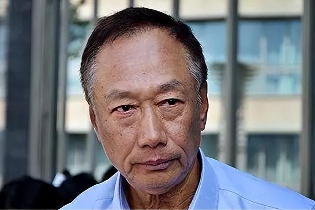 恩爱了17年，75岁的郭台铭开始衰老萎缩，51岁的曾馨莹仍娇艳如花