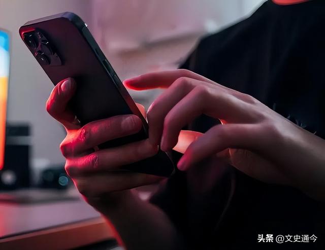 为何“黄色网站”能让你免费看？看清真相后，你还敢继续浏览吗？
