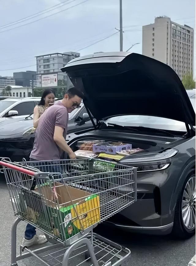 李斌回应蔚来全新ES8定价