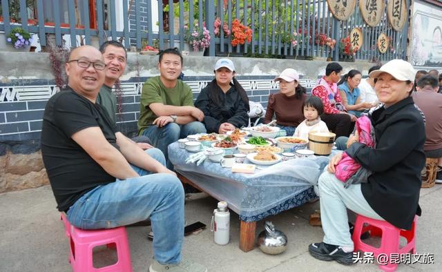 昆明十七公里外,藏着一个可以看“海”的白族村