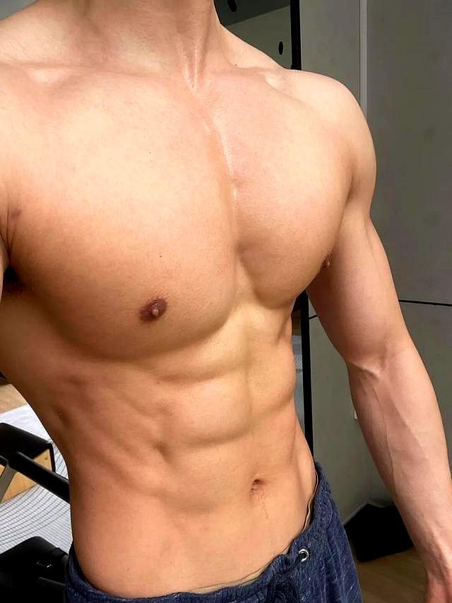 26岁北京自由健身教练，晒泵感肌肉，这身材可以制霸健身房了