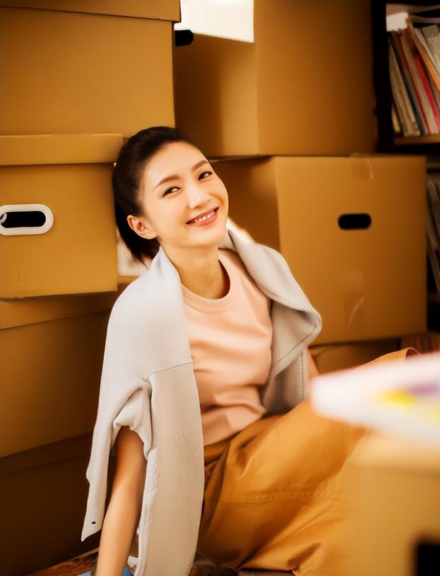 海外产子真相大白6个月，39岁江疏影罕见露面，近照曝光令人意外