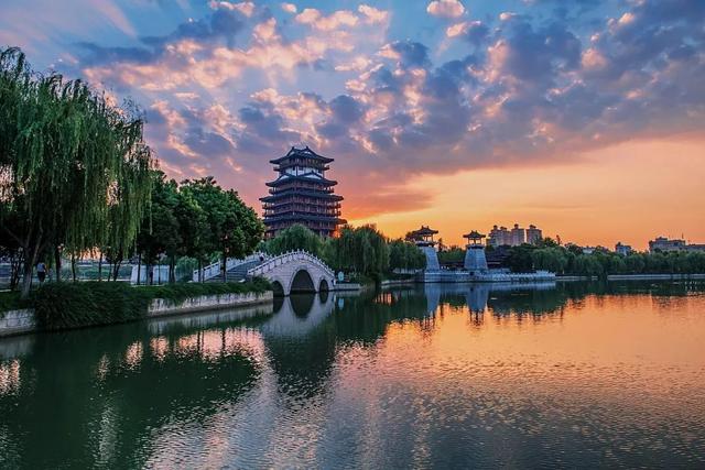 湖北最励志的小城，28万人怒闯全球各地