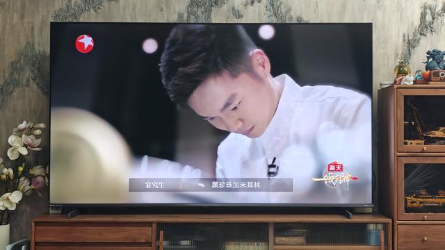 客厅娱乐体验大升级！海信小墨 E5Q Pro如何做到好画质不反光？