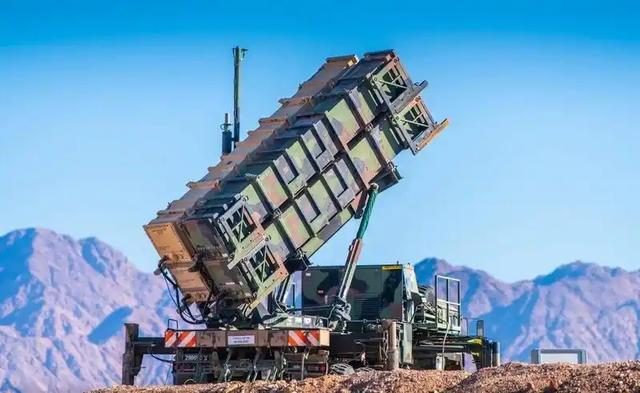 日本彻底撕下伪装，公然撕毁武器出口三原则，高市比想象的更危险