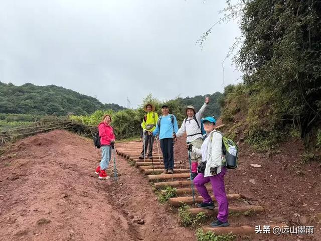 攀登昆明十峰之宜良老爷山，经历密林大雨考验，惊喜交加，难忘