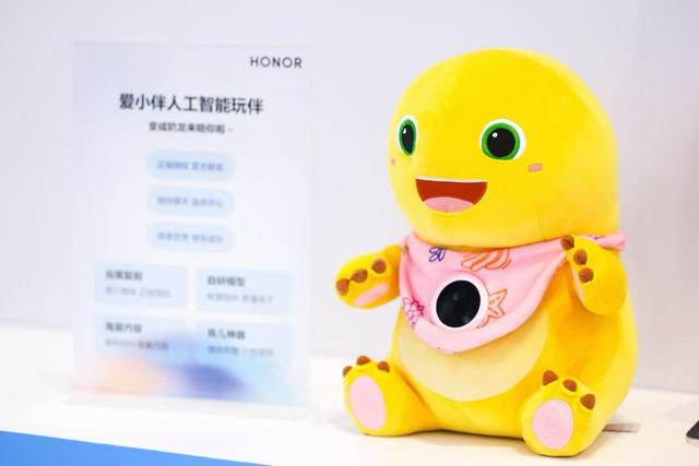 能懂孩子、懂爸妈、还懂宠物，这届AI硬件太会了