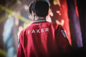 T1再次无缘世界赛，faker竟做出这一动作，原来LPL输的真不冤图片