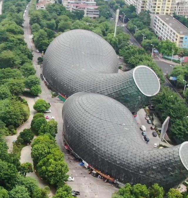 中国十大奇葩建筑：巨型“佛跳墙”一天就被拆除，柳州大夜壶上榜