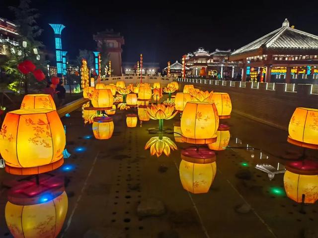 秦皇祖邑千年韵，祁山灯会万古情