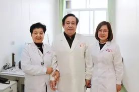 周松勃家庭：“夫妻档”村医坚守基层 服务乡邻35载图片