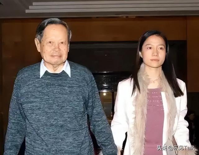 翁帆也没想到，丈夫杨振宁去世后	，竟因生前一个举动再次口碑暴涨